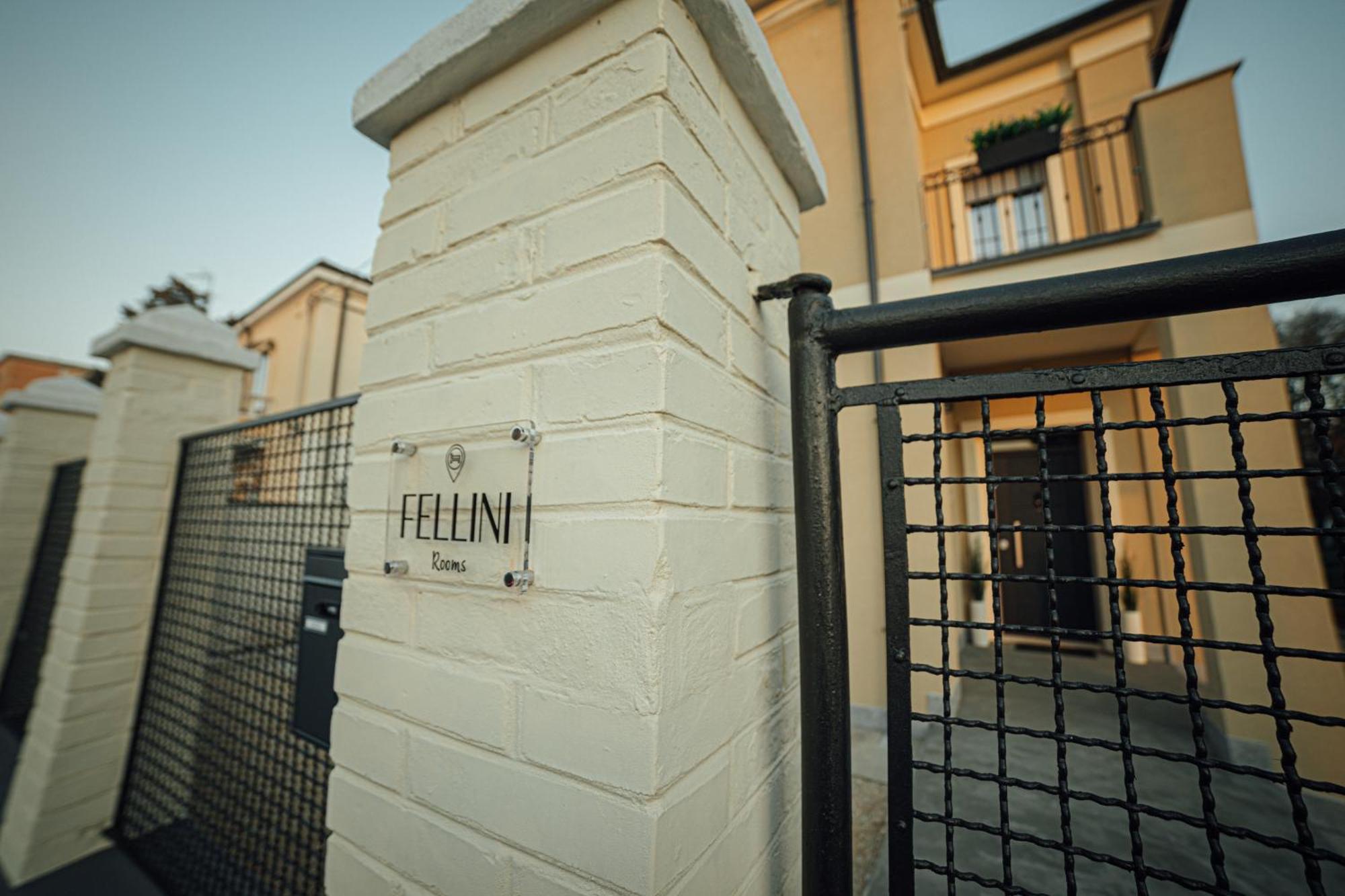 Fellini Rooms Феррара Экстерьер фото